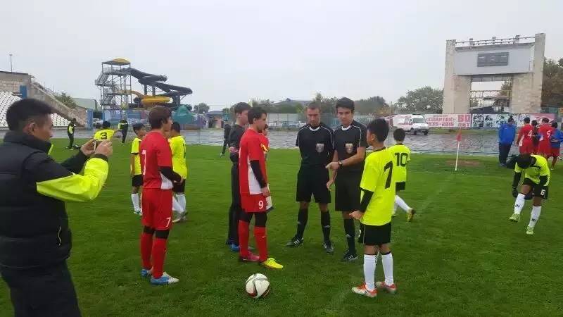 松山湖小将们好样的！国足没做到的事情他们做到了！