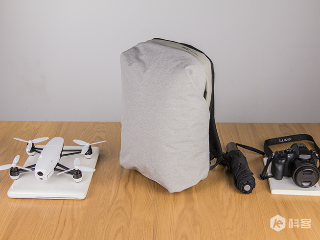 魅族休闲双肩包,魅族双肩包黑色还是灰色好看