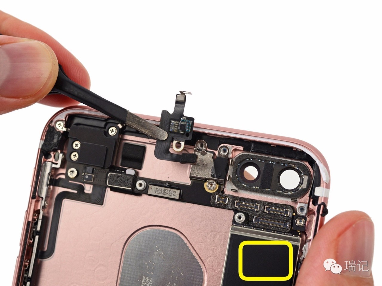 手机的心灵之窗现在开得更小了