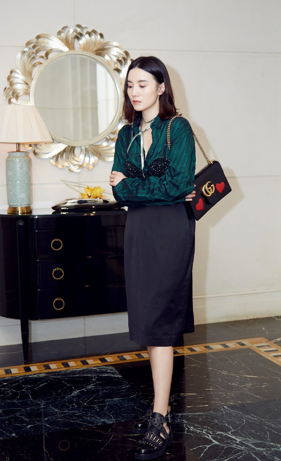 宋佳和杨幂穿衣搭配,杨幂宋佳靠一个发型变少女