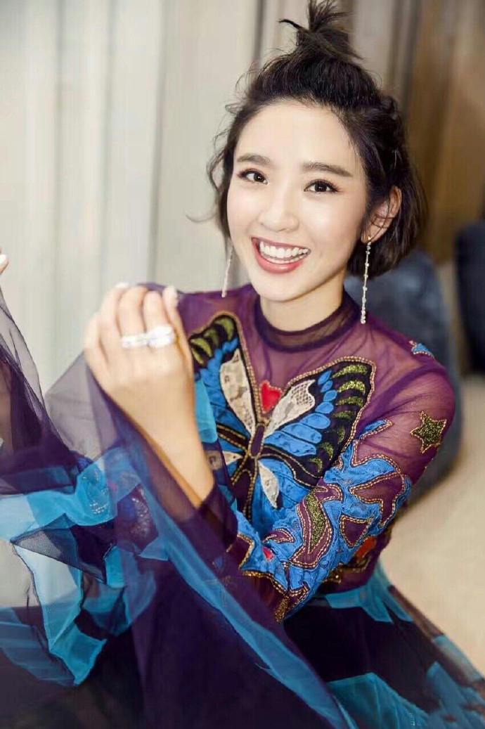 袁姗姗机场时尚穿搭,袁姗姗明星穿搭