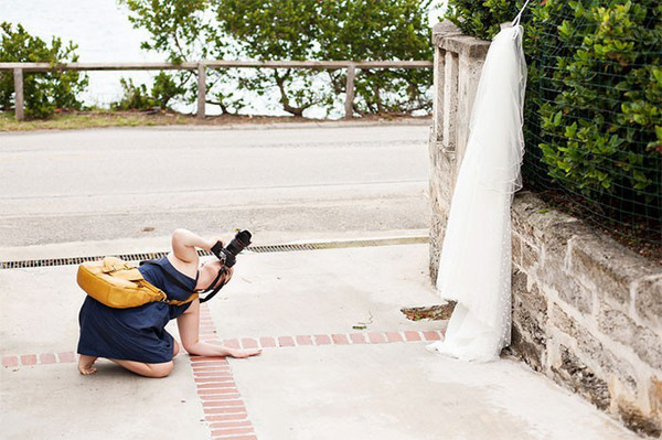 婚纱照俏皮可爱拍照姿势,摄影师给别人拍照的姿势