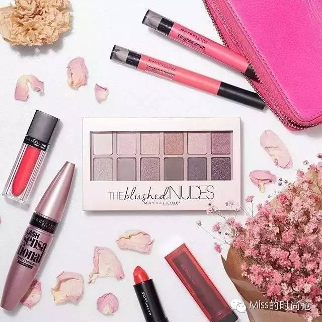 时尚从来不局限于年轻人,时尚是一种态度与年轻无关