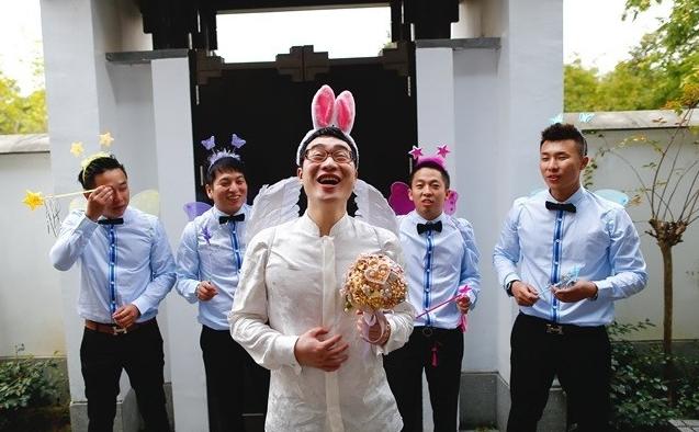 伴娘整蛊新郎的招数,婚礼小游戏整蛊新郎新婚夜