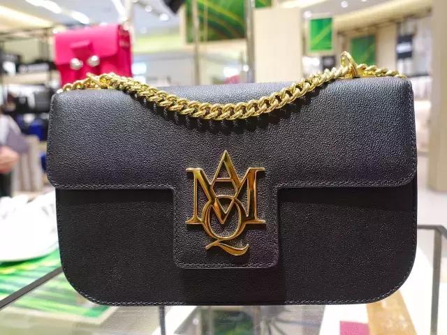 这里买一线大牌比香港便宜3成！风景还很美！