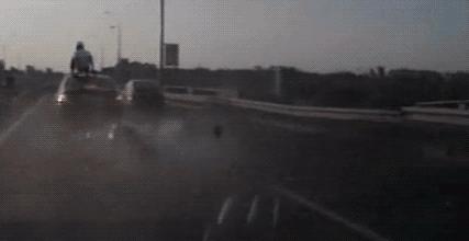 老湿机爱搞笑gif图：现实版少林足球