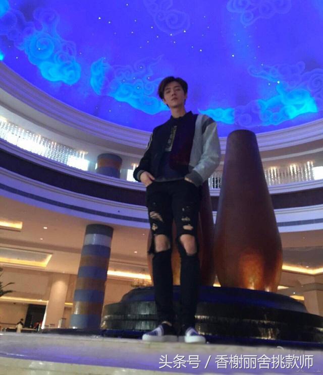 撕裂的破洞、褴褛的衣袖、线头满天飞的裤腿...我们穷人都爱它