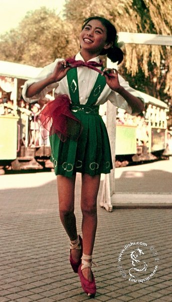 来看看你的秋季穿搭,7080后童年服装有哪些