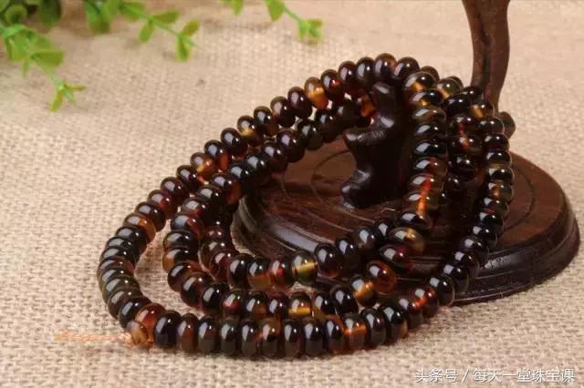 龟背甲做手串有几种颜色,用乌龟壳做的手串有哪些