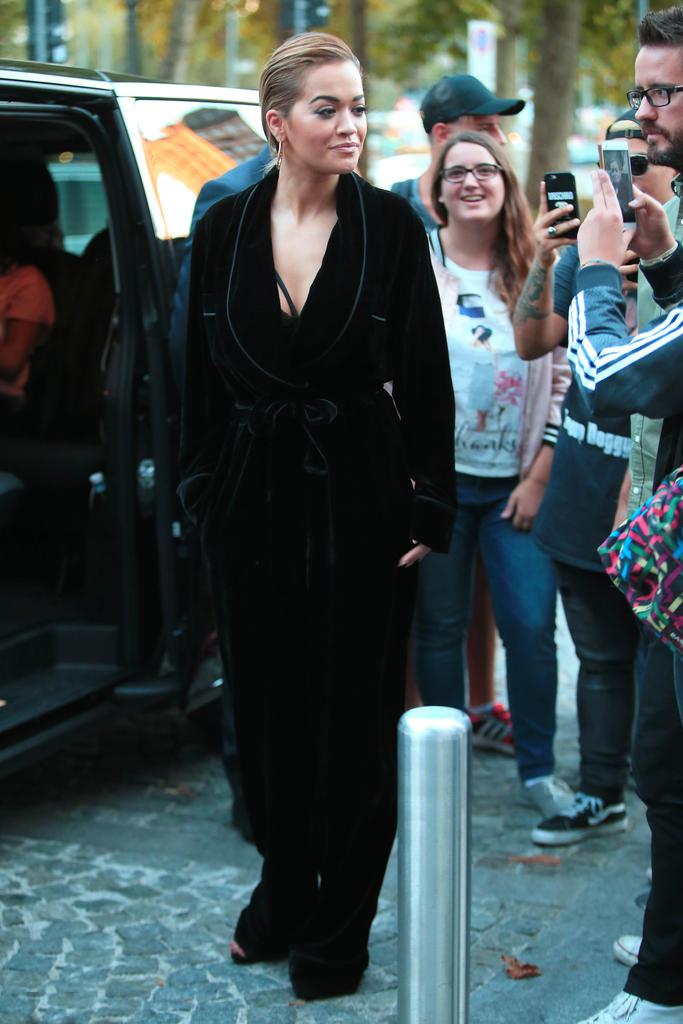 袁姗姗机场时尚穿搭,袁姗姗明星穿搭