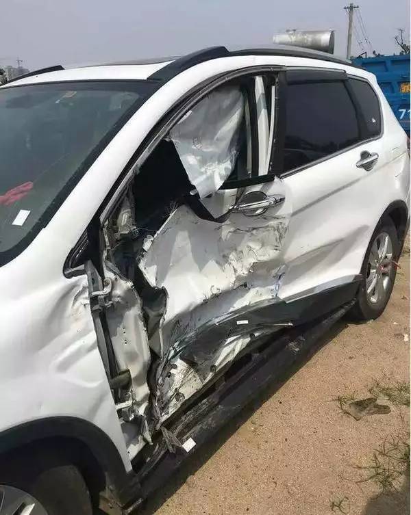 五菱vs比亚迪,公路坦克与比亚迪唐