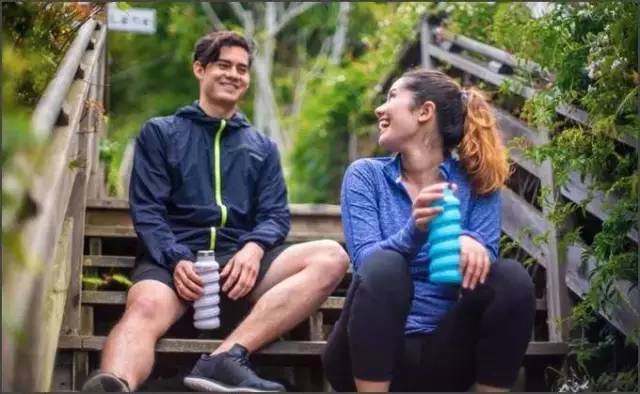 queBottleI做杯像做人，要能屈能伸