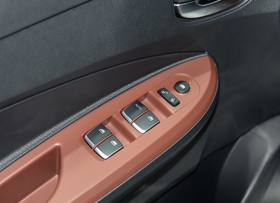 2017年比亚迪f3手动挡优缺点,比亚迪f32012款5万公里能卖多少钱