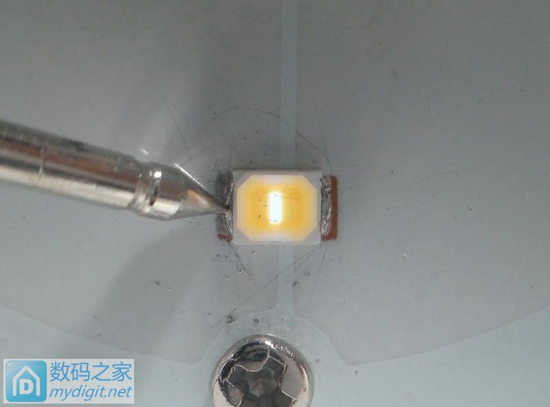 拆1.8包邮还送球泡的美的4W射灯，一如既往的设计和做工！