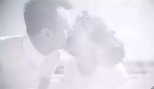 再见吧影楼风!豆瓣女神扛着相机在济州岛自拍清新婚纱照丨梦婚礼