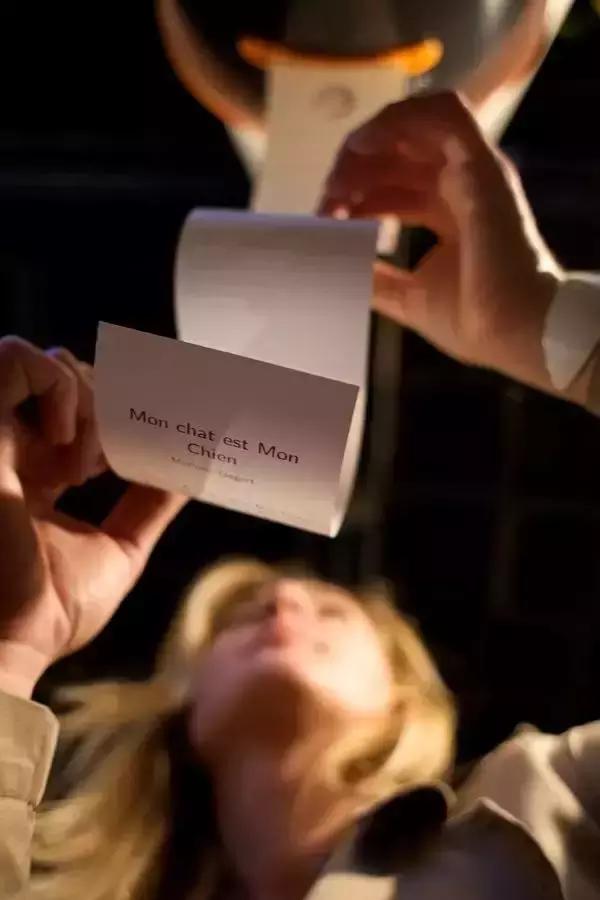 当ATM吐的是小说，法国人笑了，全世界乐了，零食业也震惊了