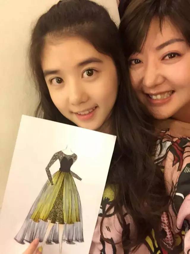 新加坡女孩在中国火速蹿红，背景大起底（星二代+干爹）