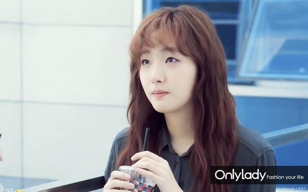 乔妹换上“绵羊卷”发型呆萌可爱邓紫棋允儿莫文蔚都梳起来了！