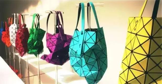 适合年轻人的潮牌包包品牌,目前日本最流行的包包