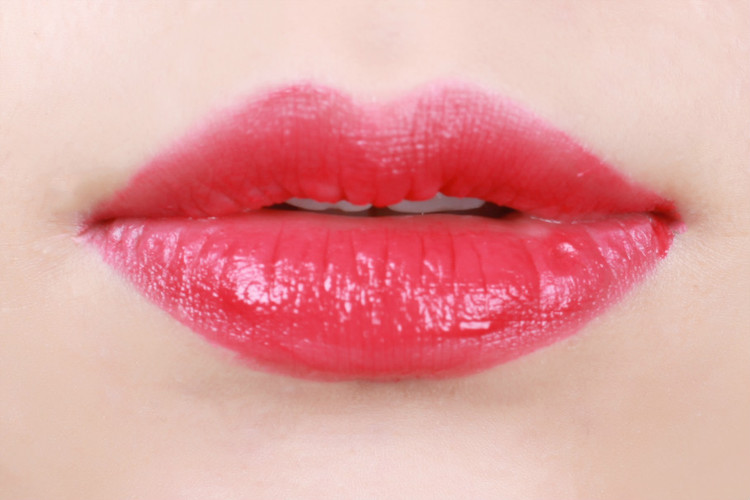 冬天脚后跟干裂口子怎么治小妙招,冬天嘴巴容易干裂脱皮是什么原因