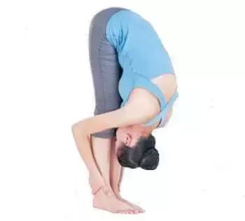 久坐伤身5个办公室瑜伽缓解疲劳,瑜伽排宿便清肠胃