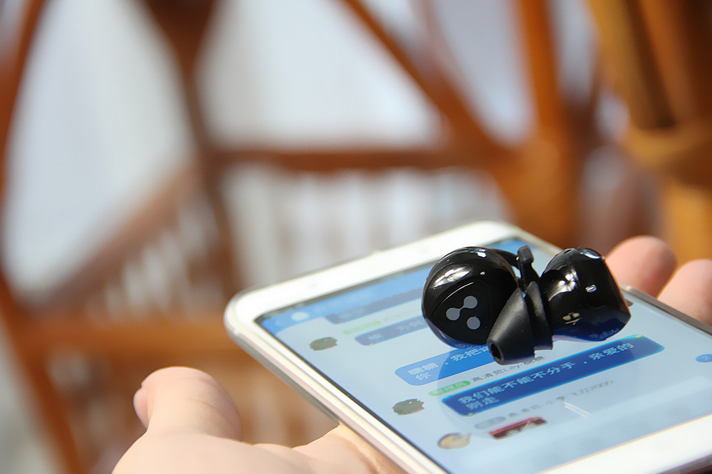 主耳机监听副耳机,主音质蓝牙耳机