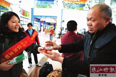 一杯姜茶温暖返乡人,福袋红糖姜茶