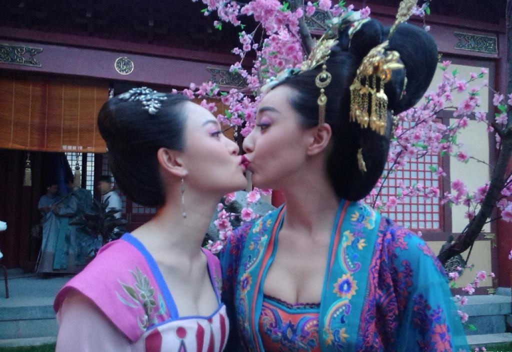 鍒樺痉鍗庣帇鑿叉鏈濅紵涓绘紨,鍒樺痉鍗庣帇鑿叉鏈濅紵缁艰壓鑺傜洰