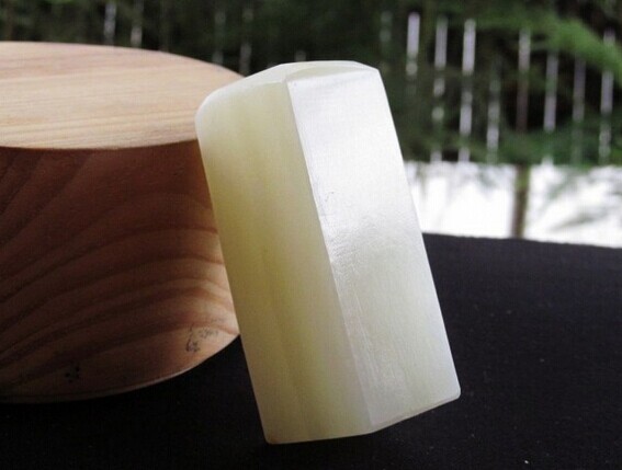 和田玉阿富汗玉的区别,和田玉和卡瓦石的区别