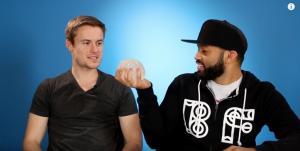 隆过的胸和正常的胸有什么区别,隆过的胸是不是很硬