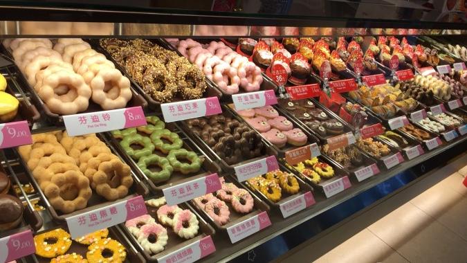 OMG！“鸡爪女”又在地铁12号线上吃起了麻辣烫！