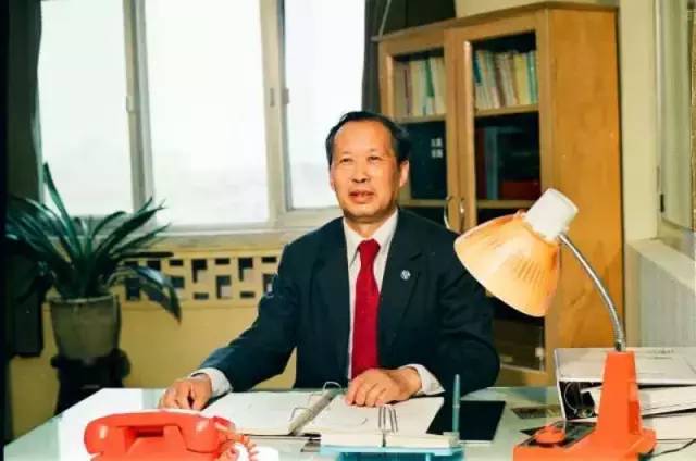 缅怀老校长丰功伟绩,缅怀杨校长