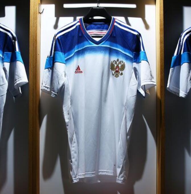 阿迪达斯继续生产yeezy,阿迪达斯44号球衣