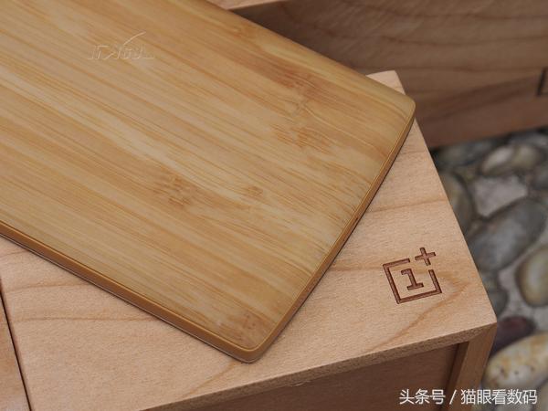 手机后盖材质主流回归玻璃,金属后盖和玻璃后盖优缺点