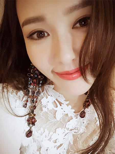 口红色号太多不会选？其实看唐嫣就对了！