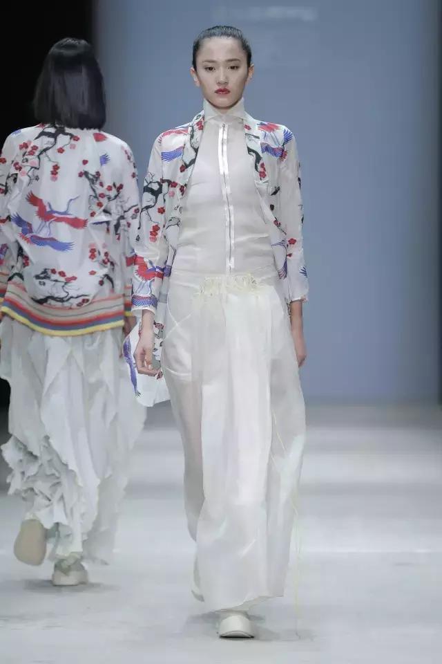 杨幂同款回力2022橙色板鞋,回力鞋子45元