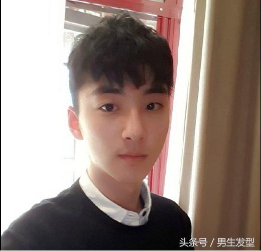 20岁男生发型干净帅气,短发发型男生简单干净帅气