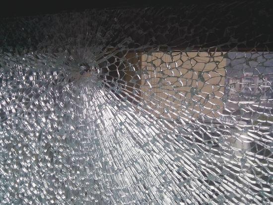 阳台玻璃贴膜好用还是用窗帘好用，很多家庭都不知道的实用技巧