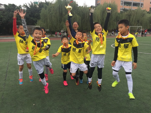 两冠一亚花小足球厚积薄发开始绽放