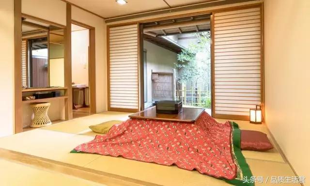 有了神奇的桌子，你和猫星人再也不怕冷了！