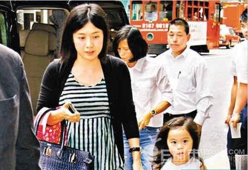 刘銮雄说甘比李嘉欣,甘比回应刘銮雄帮李嘉欣联系医生