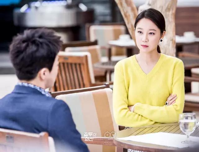 孔孝真同款棉袄,孔孝真穿搭灰色大衣