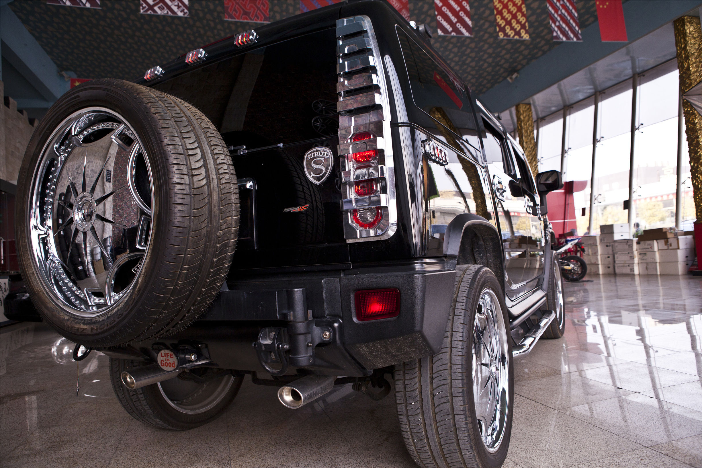 h2悍马爆改,悍马h2国外顶级改装