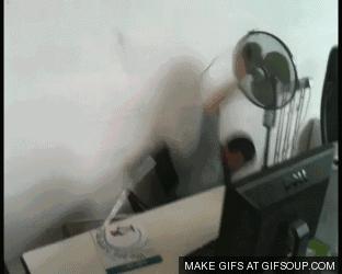 周一上班有情绪？能用嘴巴解决的，我们尽量不动手！