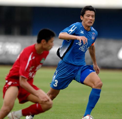 曾有*昌星赖**包机送球迷看球，为何经济大省福建养不了一中超球队？