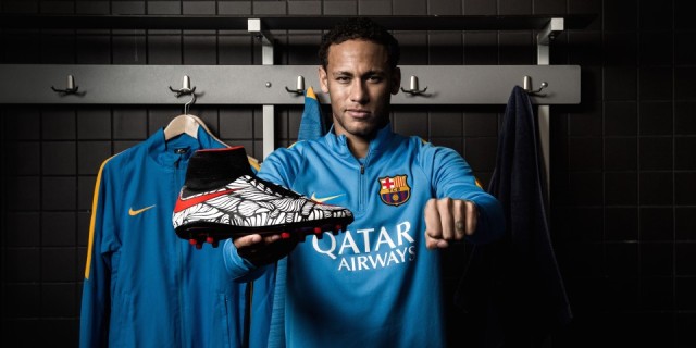 绿茵场足球,绿茵场里的足球