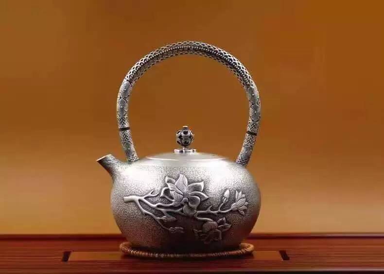 为什么要用铁壶煮水泡茶,铁壶陶壶银壶玻璃壶煮水泡茶区别