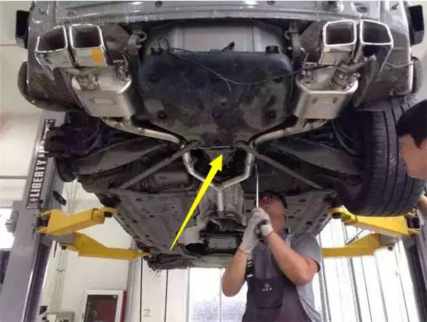 百万买辆奔驰才两月总咚咚咚响,男子近50万买奔驰却不断异响