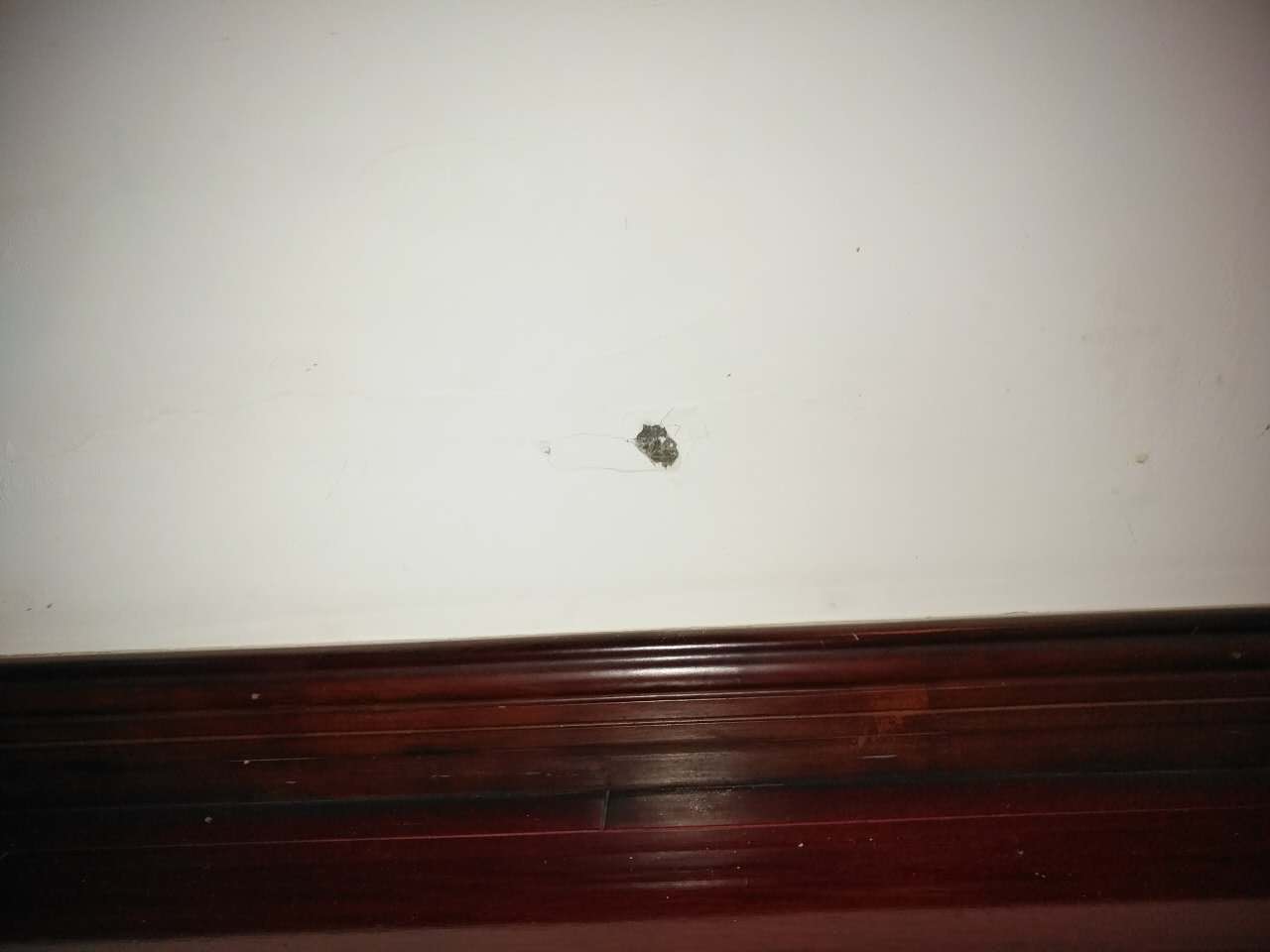 卫生间漏水应该怎么找师傅解决,卫生间老水管漏水怎么接管