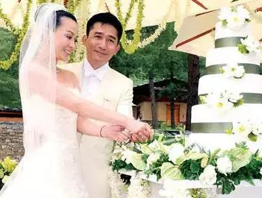 网友说,他的眼神无法以言语来形容